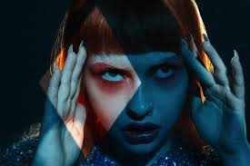 Receive guidance to make decisions about photography on your day. Derek Hutchison