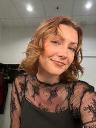 Hi! I'm looking for a room to rent in an apt or a house, or some girls to  look for one together starting in Dec/jan! I'm 22, originally from Utah and  I'm