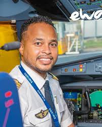 🇾🇹✈️ C'est une première historique pour Mayotte. Fernand Keisler,  originaire de Pamandzi, a été promu commandant de bord chez Ewa Air le 19  septembre. Arrivé dans la compagnie en 2016, il devient
