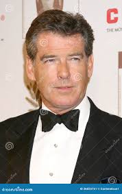 Pierce Brosnan redactionele foto. Image of doordring