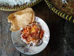 Bisa lihat di tabel di bawah ini. Kalori Nasi Goreng Vs Kalori Nasi Putih Telur Ceplok Mana Yang Lebih Banyak