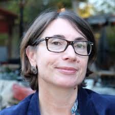 J'ai le plaisir de vous annoncer que j'occupe désormais le poste de Chef de  projet Retail Designer chez Givenchy