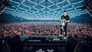 Italien und die türkei treffen vor rund 16.000 zuschauern im. Em 2021 Song We Are The People Von Martin Garrix Und U2