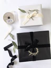 Black And White Christmas Wrapping Paper Harlow Thistle Home Design Lifestyle Diy Gift Wrapping Ideas For Christmas Black Paper Elegant Gift Wrapping Christmas Gift Wrapping Gifts