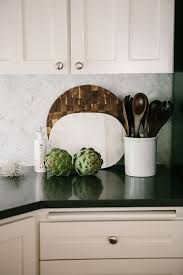 Let's see if we can break it down. How To Place Cabinet Knobs According To An Interior Designer