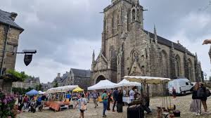 Locronan Étoilé & Tour de France Féminin: La Bretagne Brille!