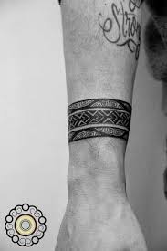 Tatto tulisan di underboob 5. Gambar Tato Gelang Di Tangan Gimana Lif Co Id