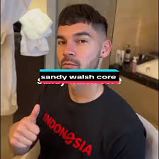 Did Sandy Wear A Backpack