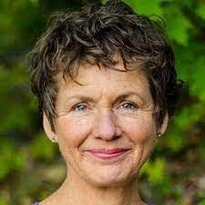 Lois Ciampo's Instagram, Twitter & Facebook