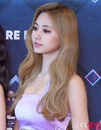 Tzuyu twice's youngest member brought the glamour to feel special with her floral evening gown by design label borgo de nor. Beauty Tzuyu Mnet Countdown For Feel Special