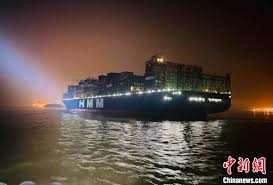 Shanghai Le Port De Yangshan Accueille Les Deux Plus Gros Porte Conteneurs Au Monde