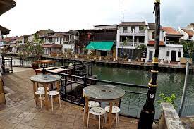 This street food is best served with the banana leaf as the aroma enhances the taste. Makan Di Tepi Sungai Melaka Di The Street Kitchen