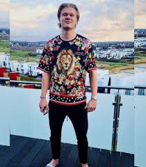 English premier league outfit chelsea fc are keen on the signature of erling haaland from german bundesliga outfit borussia dortmund as he is regarded as the perfect striker signing this summer. Bunter Erling Haaland Ist Im Urlaub Auf Mykonos Und Uberrascht Mit Dem Stil