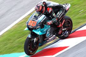 Fabio quartararo a alors pris un club de golf et une balle. Fabio Quartararo Auch 2021 Im Petronas Team Klare Absage Von Yamaha