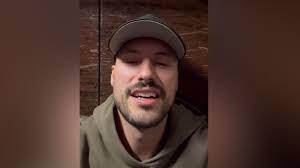 Frédérick Robichaud prend l'ascenseur et ça ne se passe pas comme prévu