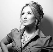 Lisa Durupt's Instagram, Twitter & Facebook