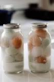 How many eggs will fit into a gallon jar?