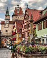 Almanya Nin Meshur Rotasi Romantik Yol Un Goz Bebegi Oldugu Gibi Korunmus Muhtesem Bir Ortacag Kasabasi Olan Rothenburg O Ortacag Seyahat Tutkusu Guzel Yerler