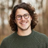 300+ profilů „Tilger“