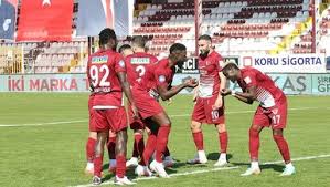 Süper lig ekibi atakaş hatayspor, teknik direktör ömer erdoğan'ın sözleşmesini uzattı. A4aryxfrkqiuom