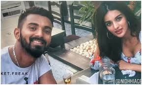 Indian cricket team player kl rahul was spotted at a dinner outing with bollywood actress bidhhi this sneaky date sparked rumours of them dating.recently, kl rahul appeared on a tv show where. Niddhi Agerwal Spotted On Dinner With Cricketer Kl Rahul Internet Asks What S Cooking Celebrities News India Tv