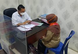 Berikut adalah contoh surat keterangan dari desa yang dapat dijadikan referensi tidak selamanya surat keterangan usaha ini diterbitkan oleh kepala desa ataupun lurah, namun juga ada kemungkinan bahwa surat keterangan usaha diterbitkan oleh seorang ketua rt. Darsiti Laporkan Pdam Ke Polresta Banyumas Dugaan Kasus Sengketa Tanah Radar Banyumas