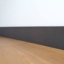 Ma Plinthe Deco Enfin Des Plinthes Decoratives Pas Cher Et Faciles A Poser Diy Decoration Plinthes Deco