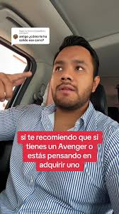 Tres Amigos Que Hablan Sobre Los Carros De Ajenncia