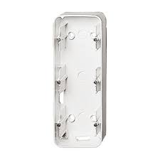 Wer sich einen neuen herd, einen neuen backofen oder ein neues kochfeld zulegt, muss dieses entsprechend an die vorhandene elektroinstallation anschließen. Busch Jaeger 1703 214 Aufputz Gehause 3 Fach Gehause Alpinweiss 2cka001799a0394 Kaufen Elektro Wandelt