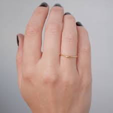 Diana Mitchell: 18k gold single wave ring