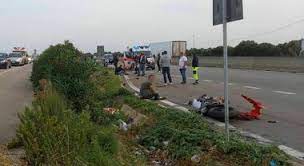 Grave incidente stradale, con un bilancio di due morti e un ferito, si è verificato questa mattina, venerdì 30 aprile, sulla statale 16 tra brindisi e bari, all'altezza di fasano. Schianto Tra Moto Sulla Statale Bari Brindisi Muore Un Imprenditore Ferito L Amico
