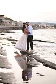 Οι βαπτίσεις γίνονται μέσα στην εκκλησία. Gamos Sto Porto Rafth Nyfika Foremata