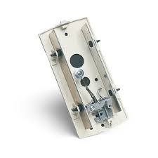 A chime announces when someone passes through the infrared light beam and a counter keeps track of each entrance and exit. Non Electric Gold Powder Coated Metal Mechanical Door Chime Auth Florence Doorbell And Viewer 689 Tools Home Improvement Door Chimes Bells Eudirect78 Eu