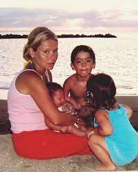 Kelly Ripa Hilariously Reminds Parents What Traveling With Kids Really Is Like People Com