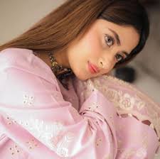 بہتر ہے اسے گھر کے کسی طاق میں رکھ دو ٹوٹا ہوا دل لے کے کہاں جانے لگے ہو  آشوب چشم سے بھی پھڑکتی ہے کبھی آنکھ تم یہ نہ سمجھنا مجھے