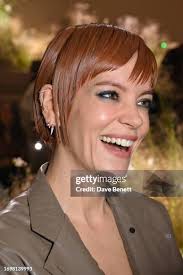 20.237 fotos e imágenes de alta resolución de Lily Alan