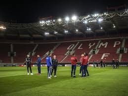 Olympiacos football club, also known simply as olympiacos, olympiacos piraeus or with its full name as olympiacos c.f.p., is a greek profess. Super League News Griechenland Testet Zuschauer Ruckkehr