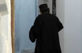 Πώς αλλάζει συμεριφορά η γάτα σας και σας δείχνει το ότι δεν είναι εντελώς ευτυχισμένη Bolos Noshleyetai Froyroymenos O Synta3ioyxos Iereas Poy Skotwse Gata Poimin Gr