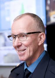 Paloristi Anne Holmlundille ja Esko Kautolle