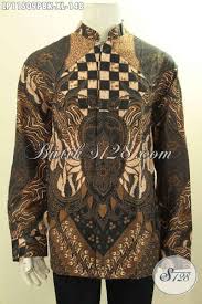 Model baju muslim pria yang ada saat ini merupakan hasil dari modifikasi yang dibuat oleh para desainer busana muslim cerdas di indonesia. Baju Kemeja Batik Pria Lengan Panjang Model Kerah Shanghai Hem Batik Elegan Klasik Bahan Halus Desain Mewah Proses Printing Cabut Istimewa Untuk Acara Resmi Lp11509pbk Xl Toko Batik Online 2021
