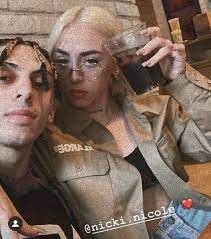 Cuando trueno y nicki nicole lanzaron mamichula el 23 de julio, los enterados de la relación de la argentina con el trapero khea hicieron saltar todas las alarmas. Nicki Nicole Y Khea Imagenes De Cantantes Fotos Con Pareja Cantantes