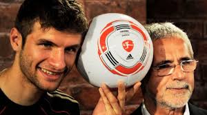 It set the new bundesliga seasonal goal tally record for an individual striker, at 40 goals. La Legende Allemande Gerd Muller Meurt Dans Une Maison De Retraite