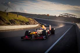 We houden je op de hoogte van het laatste racenieuws, maar je vindt hier ook informatie over. Max Lights Up All New Zandvoort Circuit