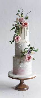 Just like bridal dresses, wedding cakes can also be trendy or obsolete. Wedding Cake Ideas 2020