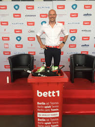 Ein schlafzimmer muss von dort gut mit möbeln ausgestattet sein, um eine entspannte und komfortable lufthülle zu schaffen. Grosse Nachwuchsoffensive In Berlin Bett1 Fordert Tennis Fur Alle Kinder Und Presseportal