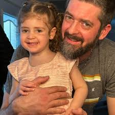 Joyeuse fêtes des pères papa! On t'aime beaucoup Tristan, Sasha, Bianca,  Savannah, Haylee, Logan, Lucas, Gavin, Nathan, Amaya, Sienna et Nevaeh xoxo  😘 #lafamillegroulx #groulxkids #father #fathersday #fetesdesperes #papa  #dad #loveyou #dadof12