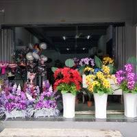 Dia ada satu tempat tu, dalam kawasan tu ada lebih 10 kedai. Petals2u Florist Sungai Buloh Shah Alam No 3 Jalan Brp 1 4