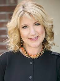 Melinda Finn's Instagram, Twitter & Facebook