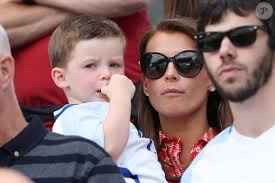 Photo : Joe Hart embrasse sa compagne Kimberly Crew à la fin du match  Angleterre-Pays de Galles à Lens le 16 juin 2016.