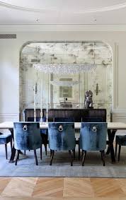 Use these dining rooms decorating tips to build a transitional dining area with gabby decor. Spiegelwand Fur Extravagante Interior Look Neuedekorationsideen Dining Room Blue Transitional Dining Room Velvet Dining Chairs